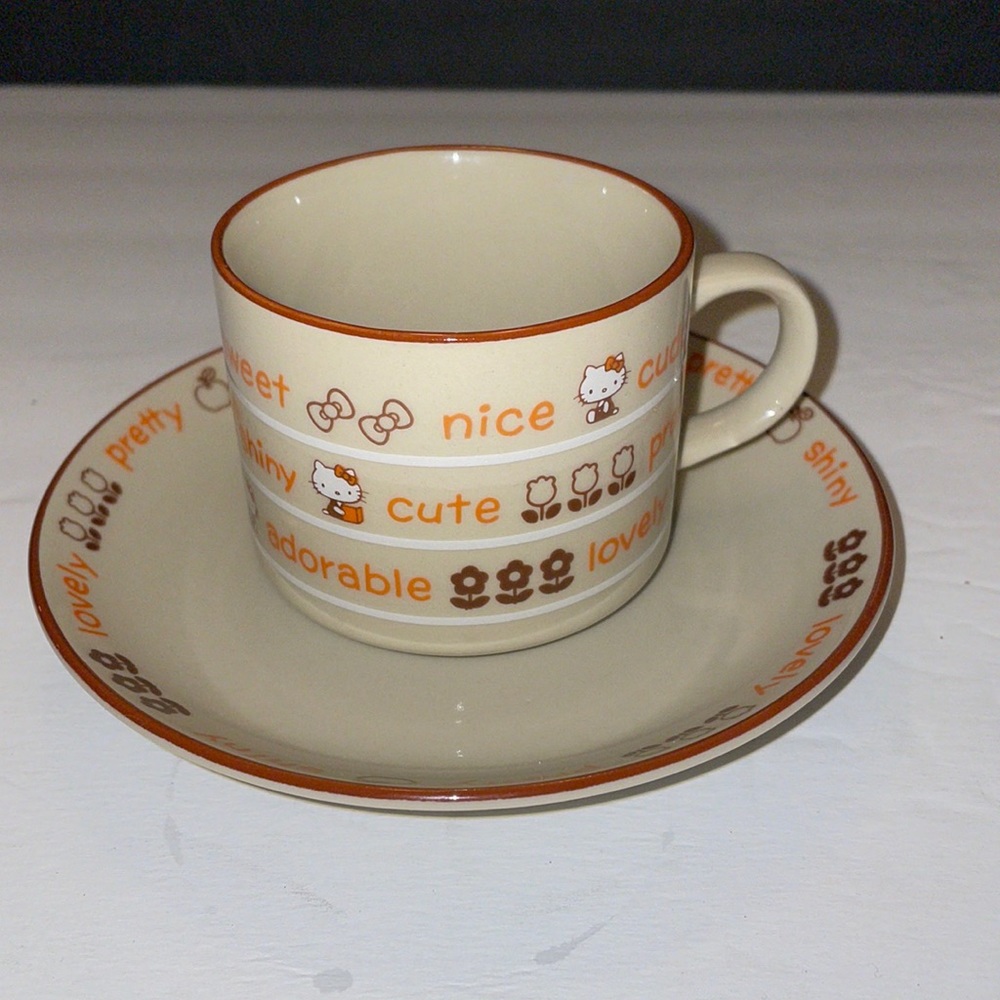HELLO KITTY Sanrio vintage 1976 Tea cup and Saucer Adorable